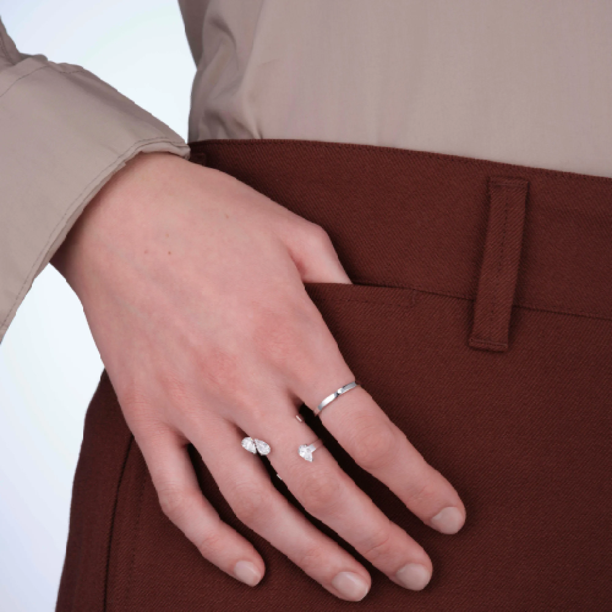 Serti sur Vide ring set with 3 diamonds - Image 2